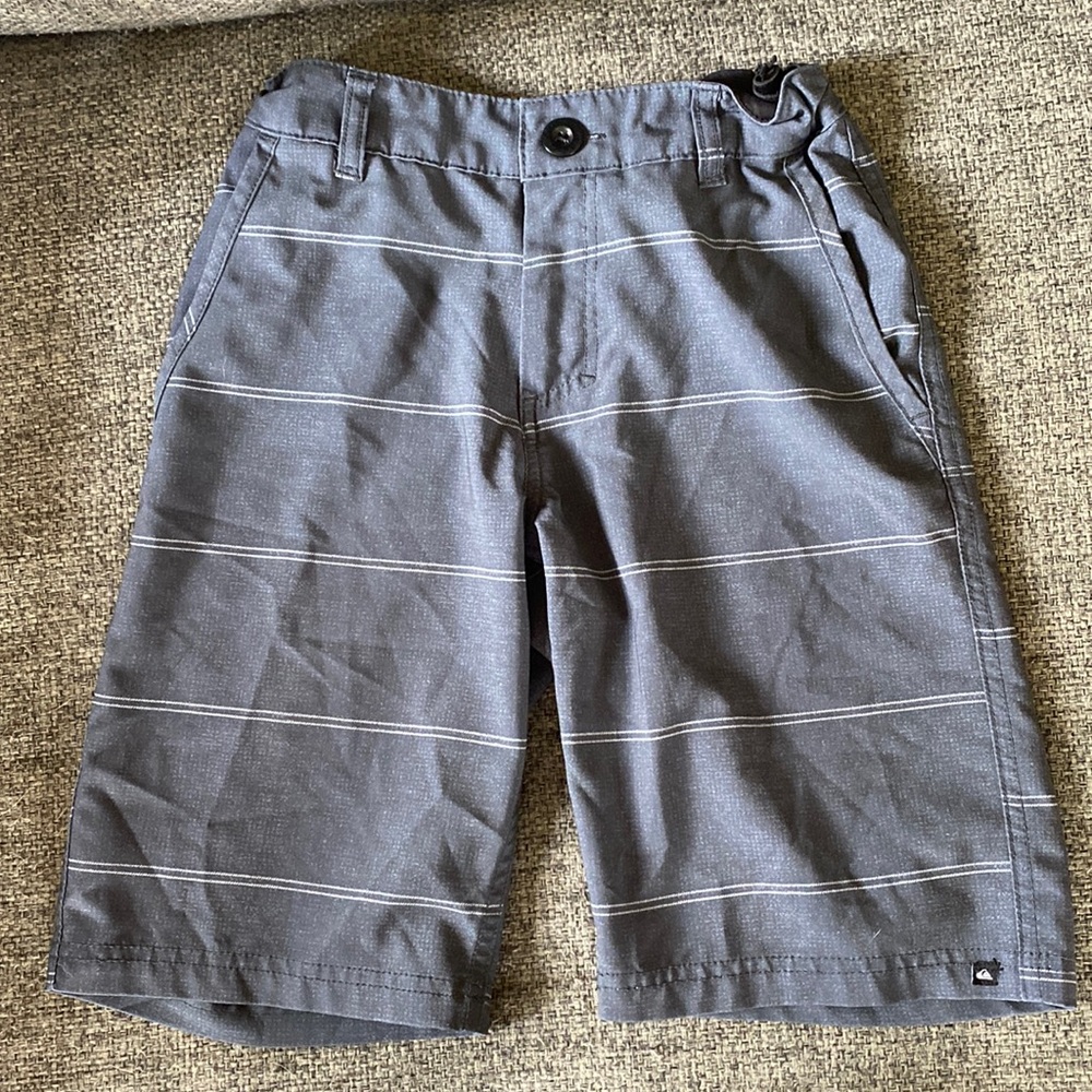 Quik Silver boys size 8 shorts